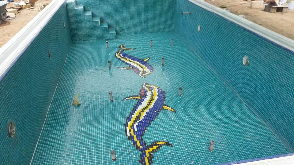 Havuzda serinlemenin keyfini çıkarın.